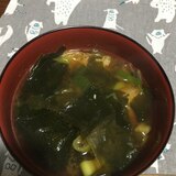 油揚げ、わかめ、ネギのお味噌汁